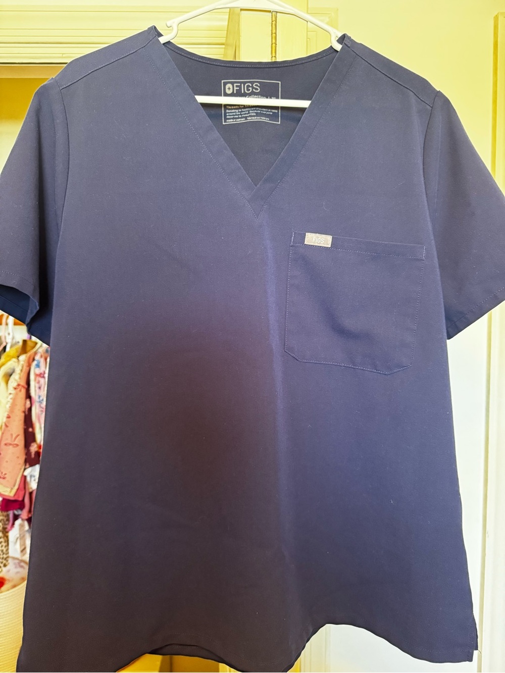 FIGS Women’s Navy Short-Sleeve V-Neck Pocket Scrub Top